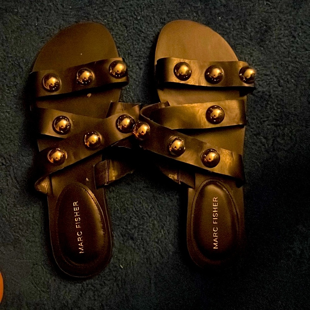 BLACK SANDALS